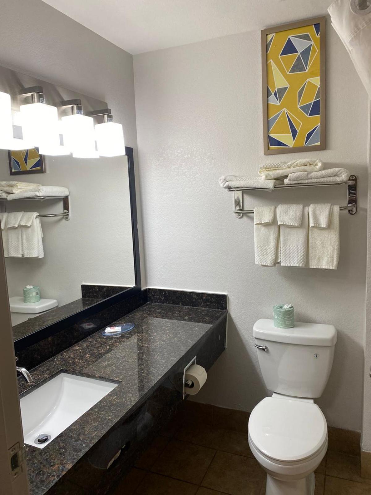 King Room with Whirlpool - Non Smoking/Interior Hall