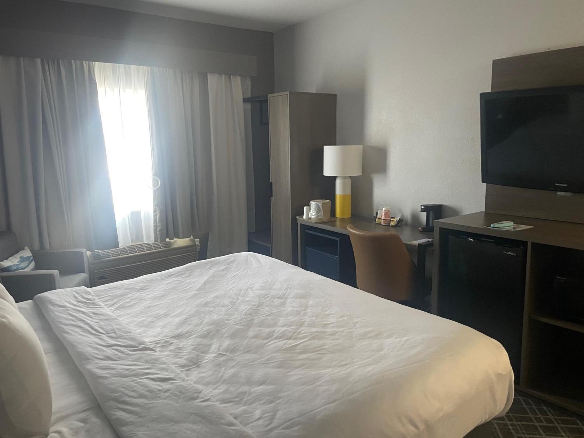 King Room - Accessible/Non-Smoking