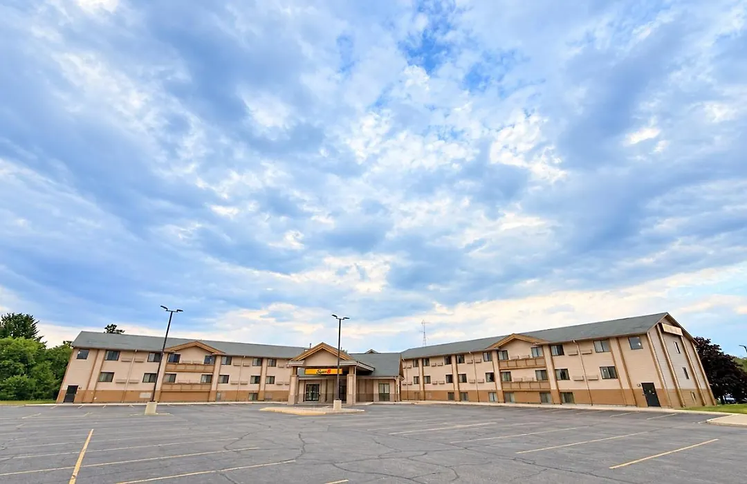 Super 8 By Wyndham Wisconsin Dells-1