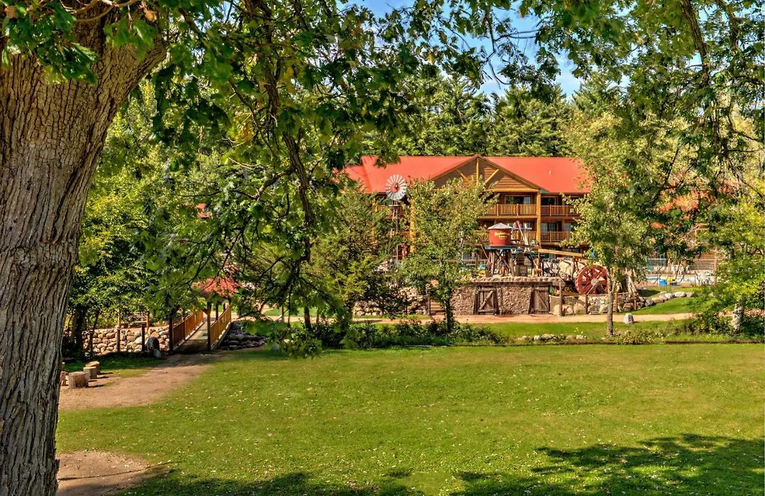 Log Cabins At Meadowbrook Resort-1