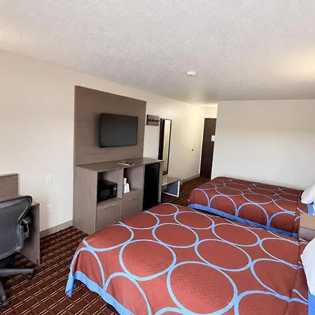 Super 8 By Wyndham Wisconsin Dells-3