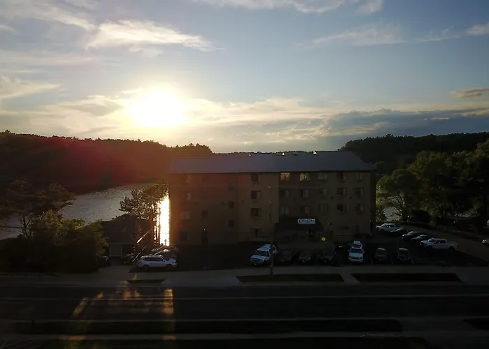 The Vue Boutique Hotel & Boathouse